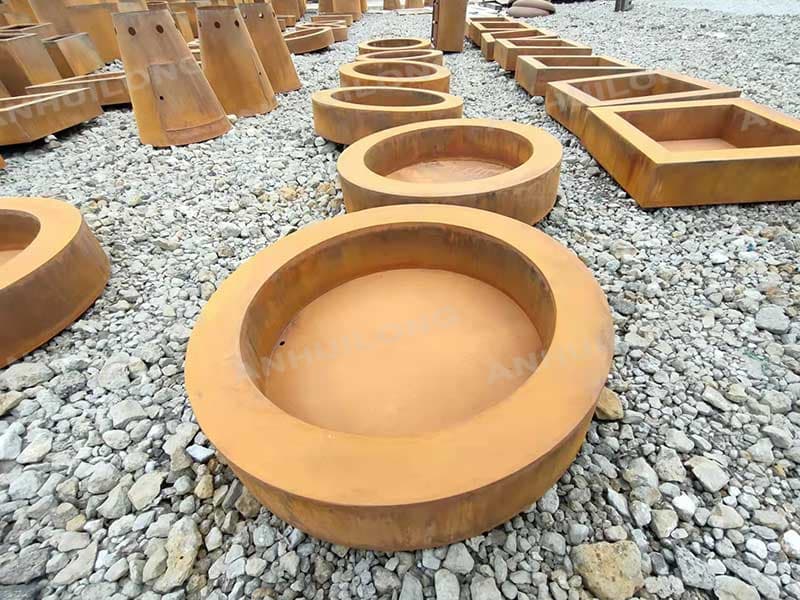 <h3>Weathering Steel Pedestal Bowl Fire Pit - Terrain</h3>
